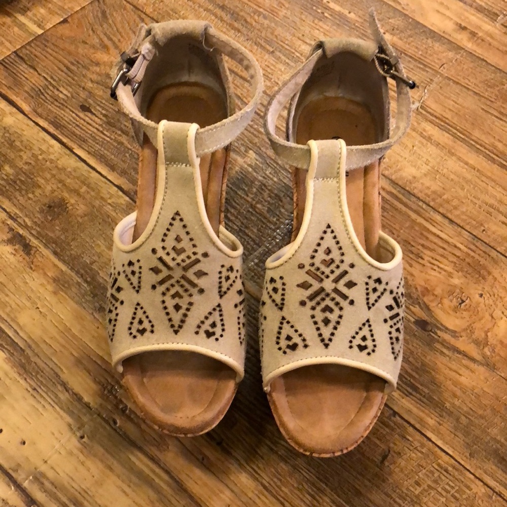 Leather sandals